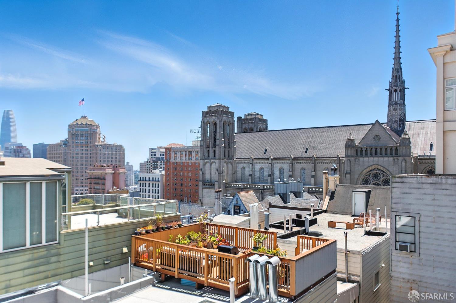 Detail Gallery Image 5 of 53 For 1220 Jones St #401,  San Francisco,  CA 94109 - 2 Beds | 2 Baths
