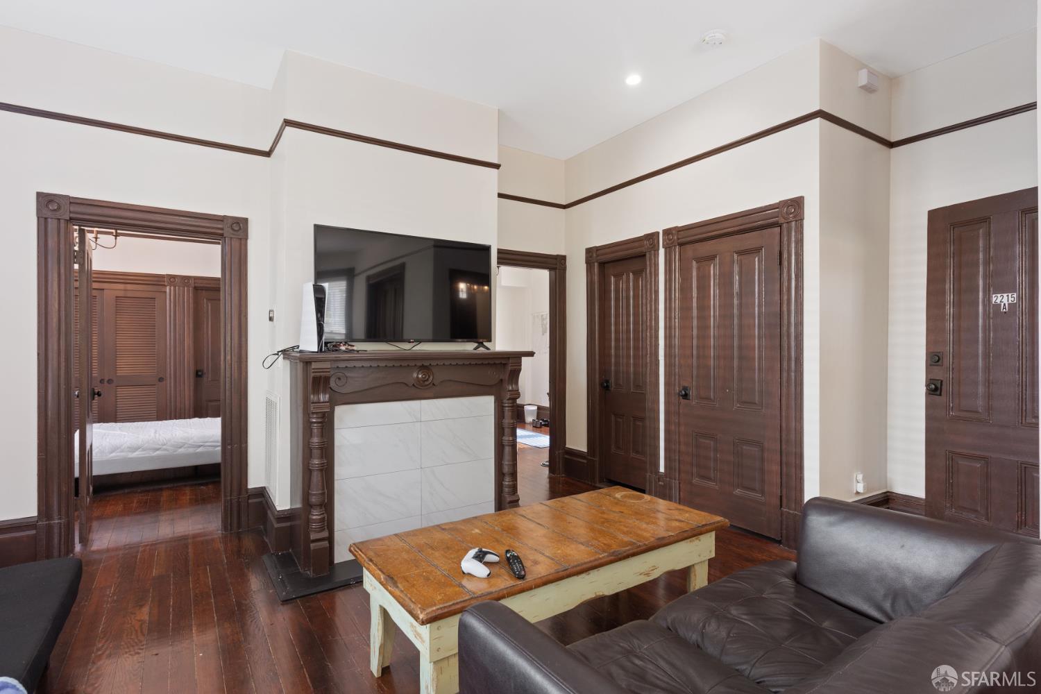 Detail Gallery Image 6 of 20 For 2215 Blake St a,  Berkeley,  CA 94704 - 2 Beds | 2/1 Baths