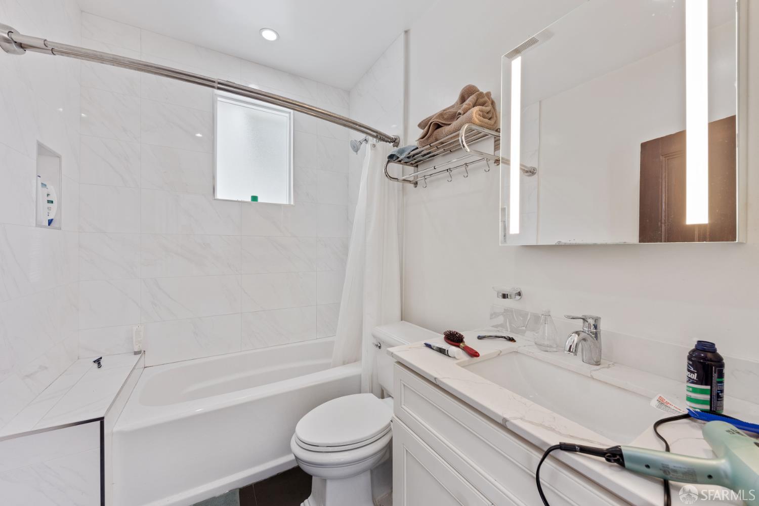 Detail Gallery Image 13 of 20 For 2215 Blake St a,  Berkeley,  CA 94704 - 2 Beds | 2/1 Baths
