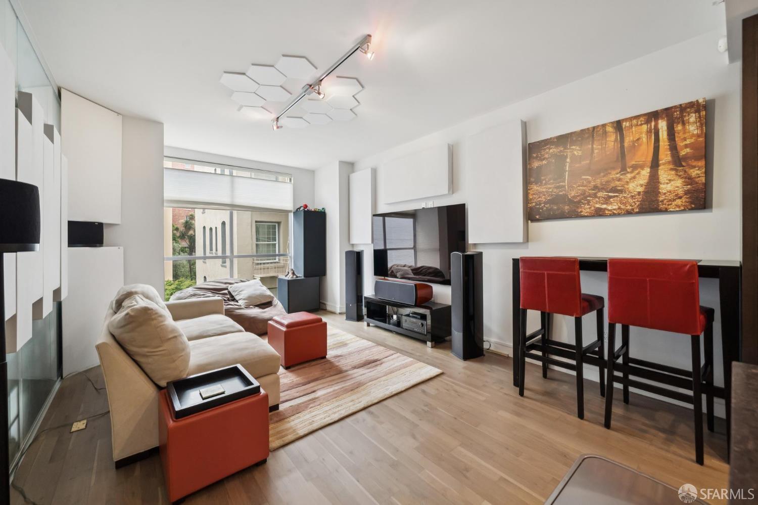 Photo #2: 425055782 Listing 