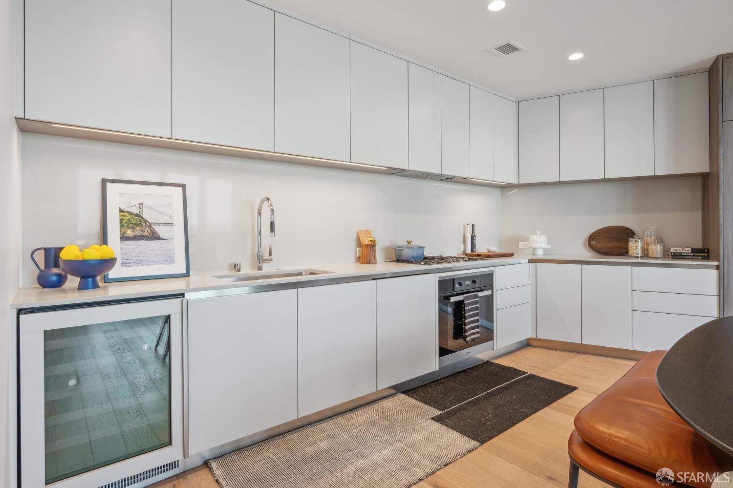 Detail Gallery Image 9 of 60 For 1 Bristol Ct #208,  San Francisco,  CA 94130 - 2 Beds | 2/1 Baths