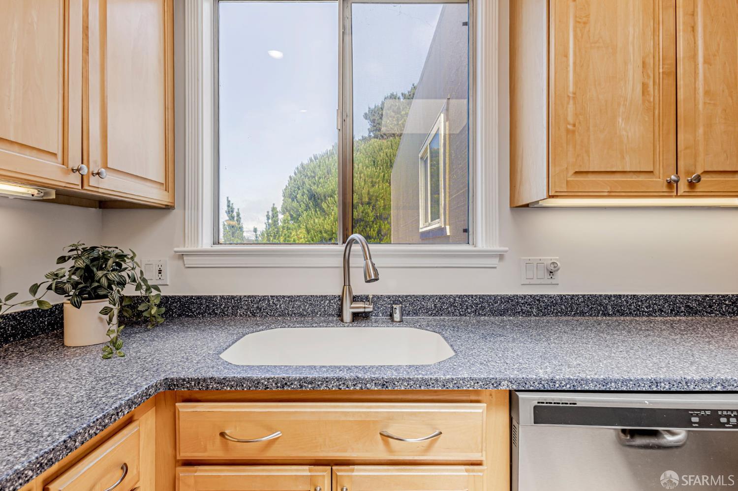 Detail Gallery Image 12 of 42 For 2930 Rivera St, San Francisco,  CA 94116 - 3 Beds | 3 Baths