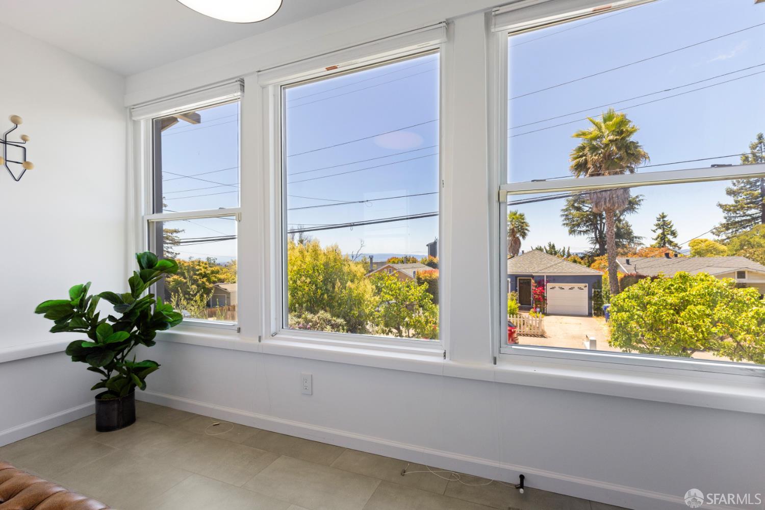 Detail Gallery Image 7 of 40 For 2464 Alida St, Oakland,  CA 95602 - 3 Beds | 2/1 Baths