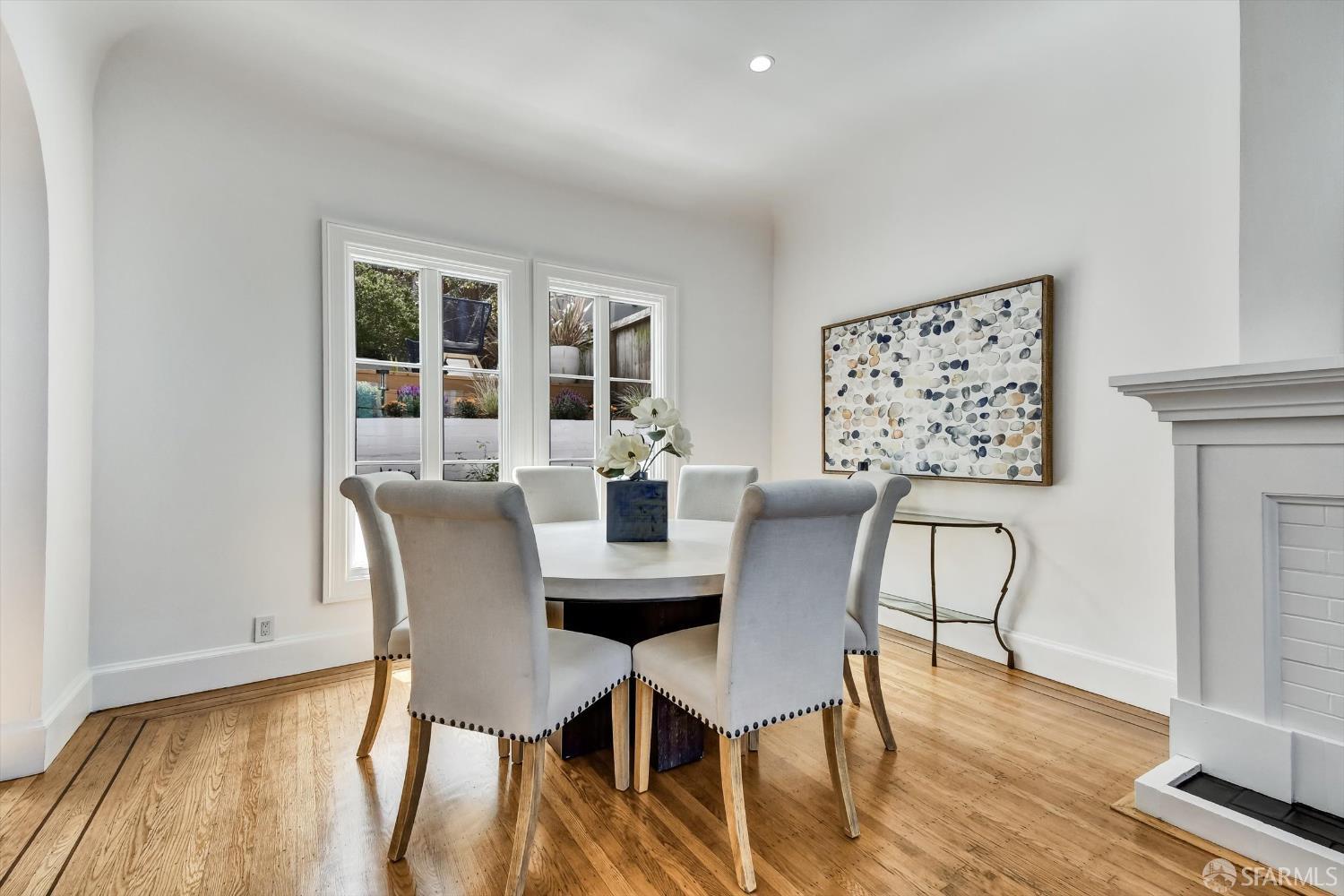 Detail Gallery Image 13 of 53 For 224 Twin Peaks Blvd, San Francisco,  CA 94114 - 3 Beds | 2/1 Baths