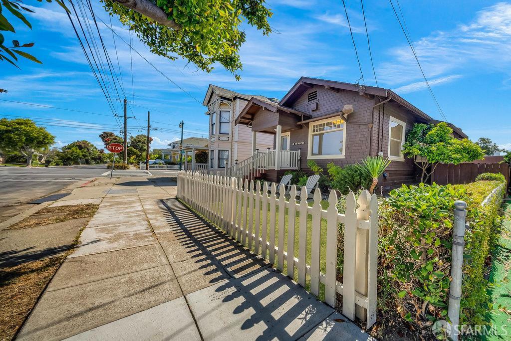 Detail Gallery Image 4 of 71 For 1252 Pearl St, Alameda,  CA 94501 - 1 Beds | 3 Baths