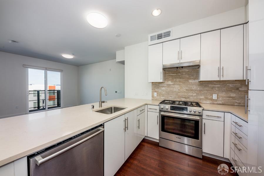 Detail Gallery Image 7 of 34 For 50 Jerrold Ave #304,  San Francisco,  CA 94124 - 2 Beds | 2 Baths