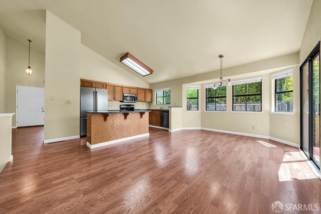 Detail Gallery Image 15 of 69 For 23599 Matthew Ct, Hayward,  CA 94541 - 3 Beds | 3 Baths