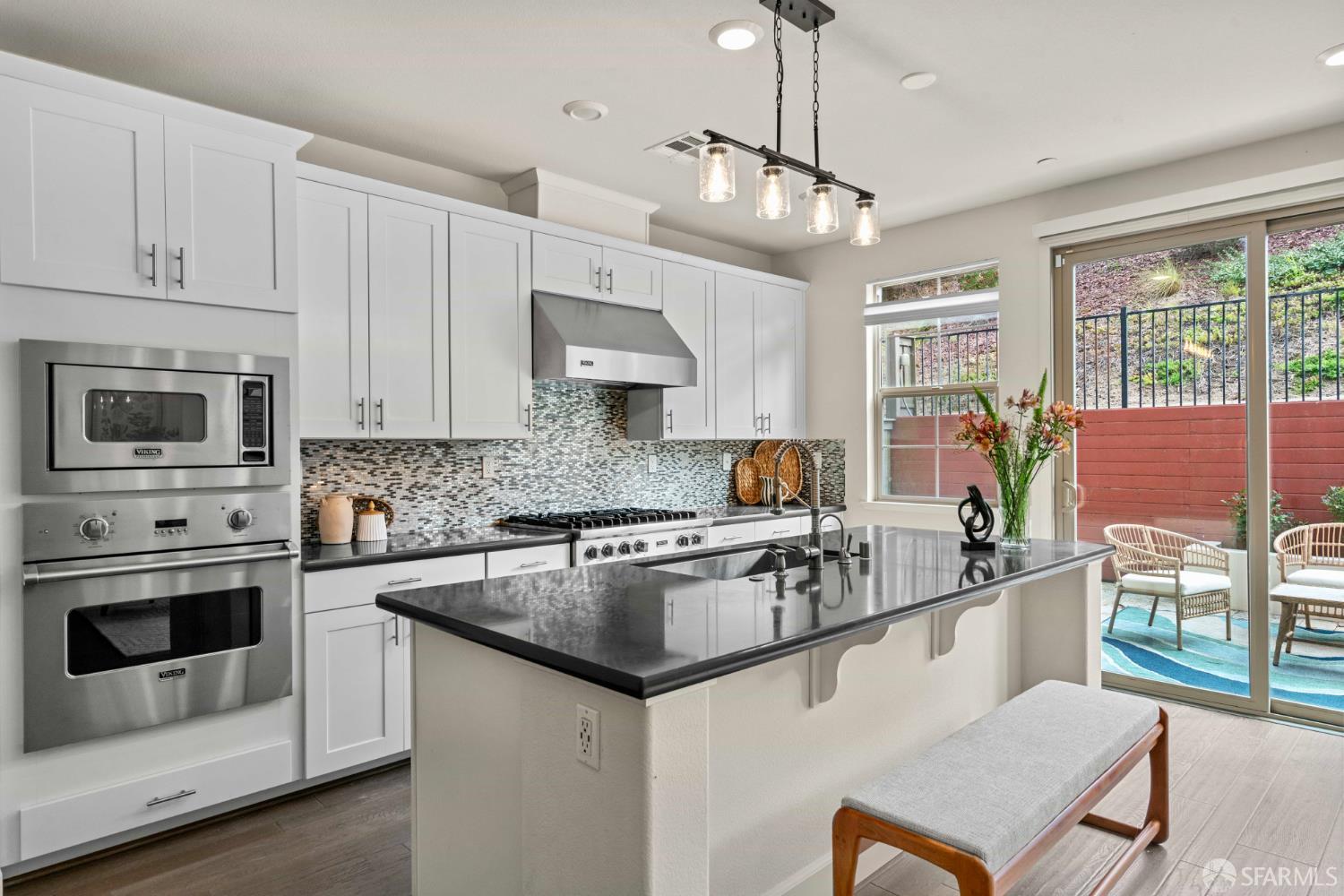Detail Gallery Image 13 of 53 For 382 Crestview Cir, Daly City,  CA 94015 - 5 Beds | 4 Baths