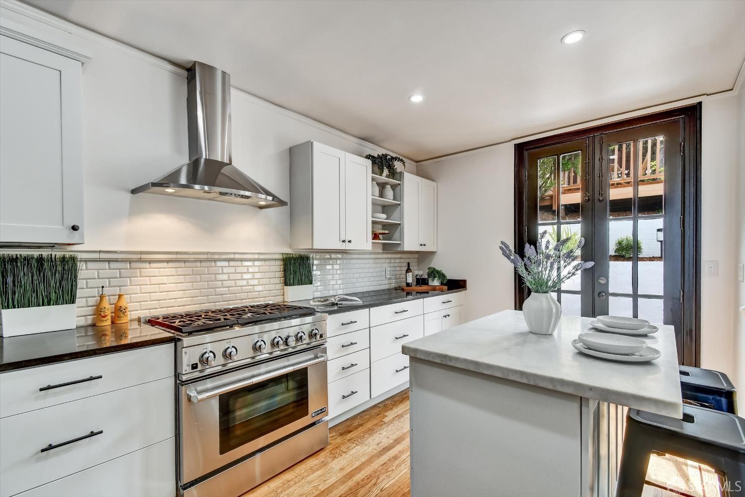 Detail Gallery Image 19 of 53 For 224 Twin Peaks Blvd, San Francisco,  CA 94114 - 3 Beds | 2/1 Baths