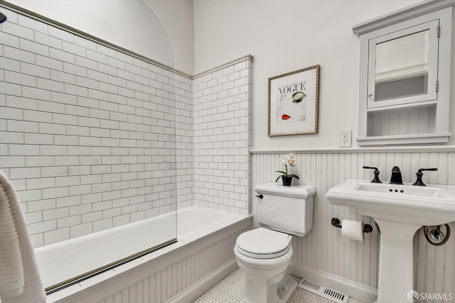 Detail Gallery Image 34 of 53 For 224 Twin Peaks Blvd, San Francisco,  CA 94114 - 3 Beds | 2/1 Baths
