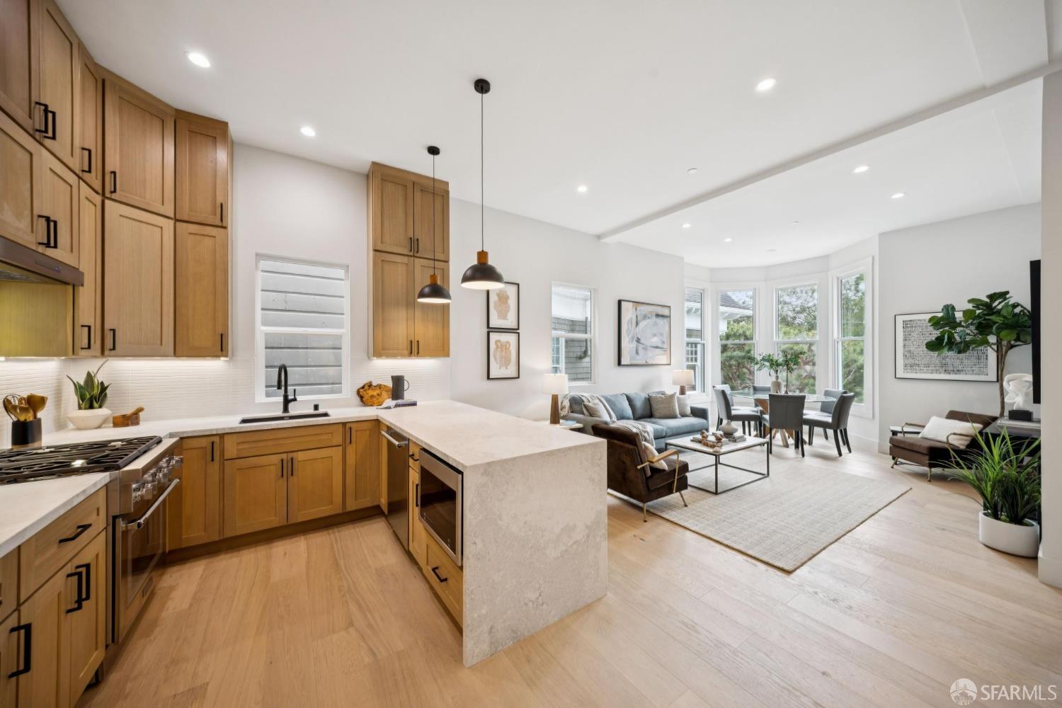 Photo #2: 425056007 Listing 