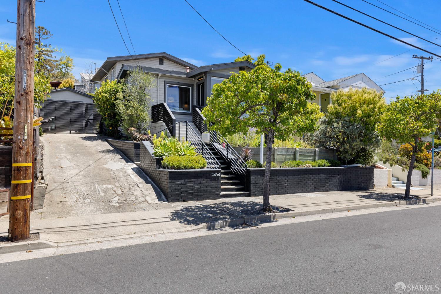 Detail Gallery Image 1 of 40 For 2464 Alida St, Oakland,  CA 95602 - 3 Beds | 2/1 Baths