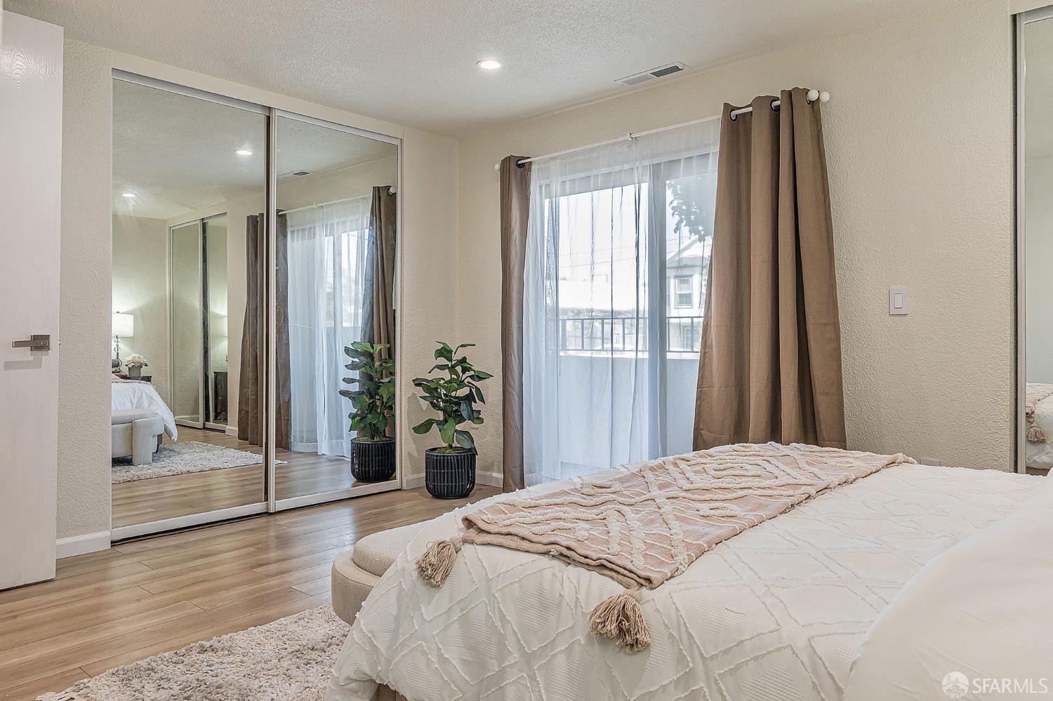 Detail Gallery Image 14 of 36 For 1396 El Camino Real #110,  Millbrae,  CA 94030 - 2 Beds | 2 Baths