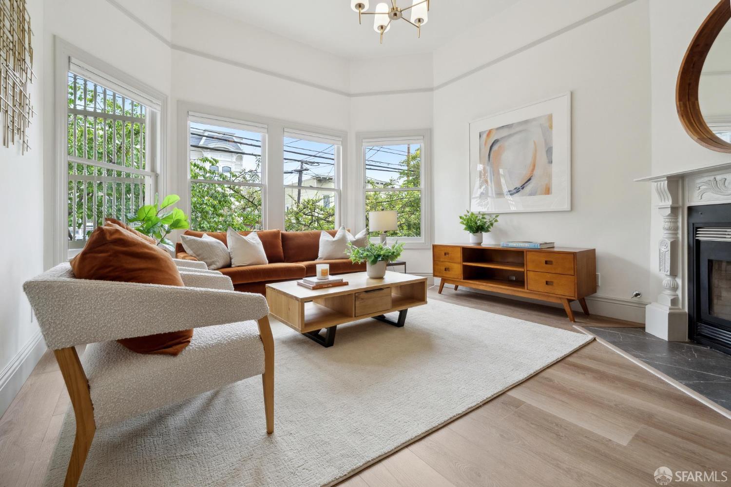 Photo #5: 425055844 Listing 