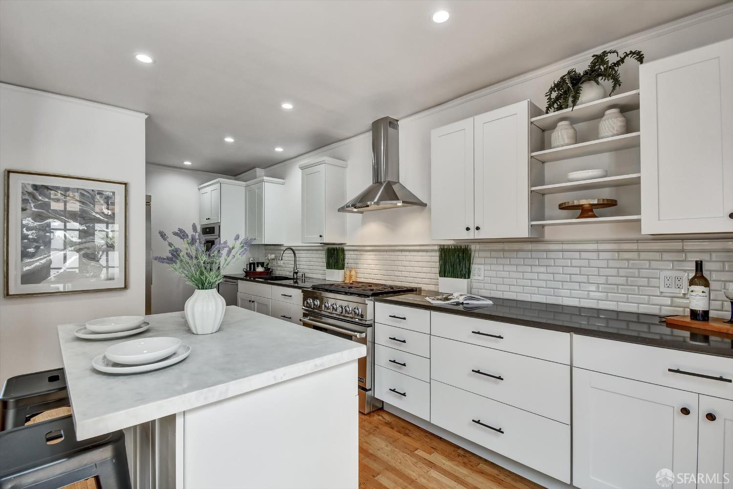 Detail Gallery Image 17 of 53 For 224 Twin Peaks Blvd, San Francisco,  CA 94114 - 3 Beds | 2/1 Baths