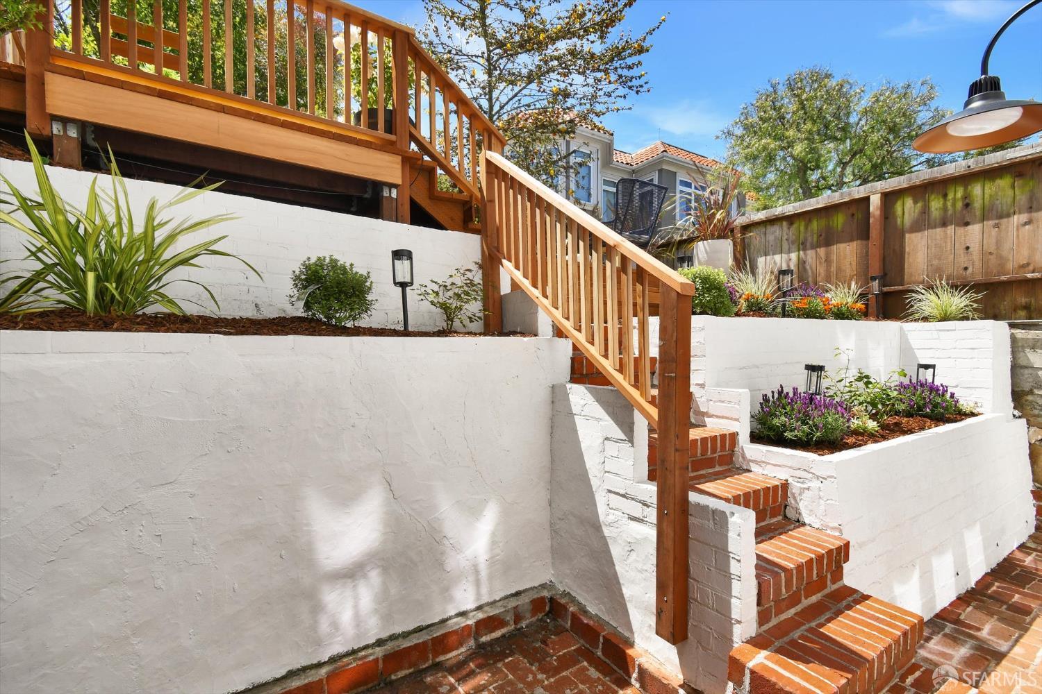 Detail Gallery Image 37 of 53 For 224 Twin Peaks Blvd, San Francisco,  CA 94114 - 3 Beds | 2/1 Baths