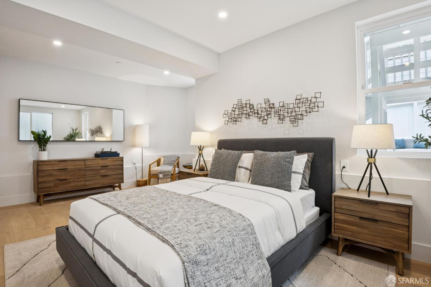 Detail Gallery Image 21 of 33 For 102 Baker St a,  San Francisco,  CA 94117 - 3 Beds | 3/1 Baths