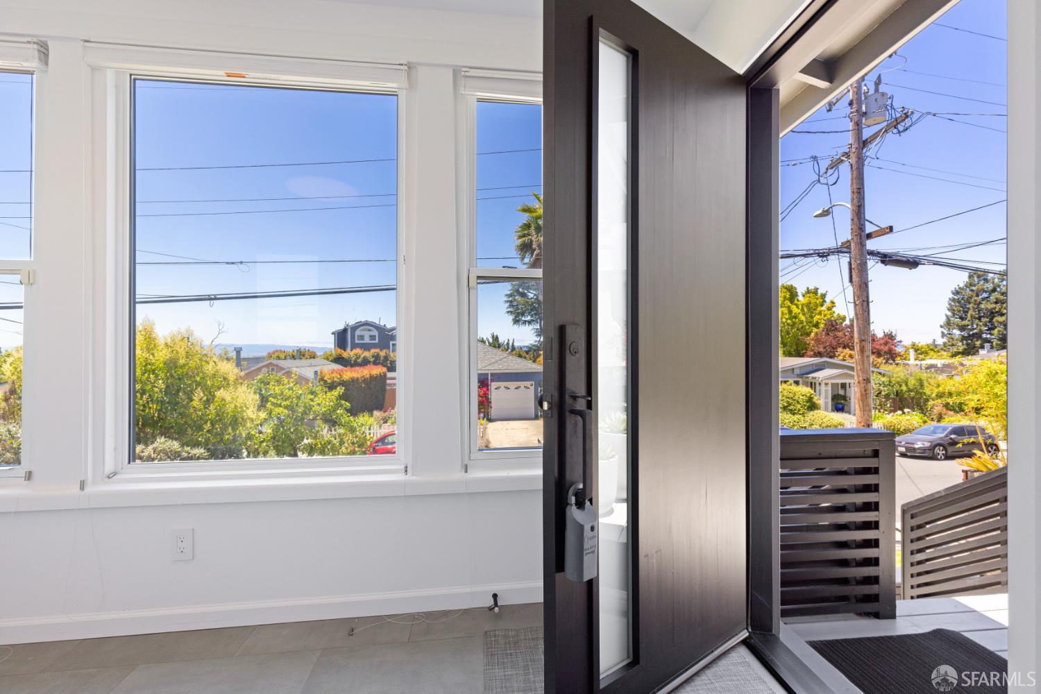 Detail Gallery Image 5 of 40 For 2464 Alida St, Oakland,  CA 95602 - 3 Beds | 2/1 Baths