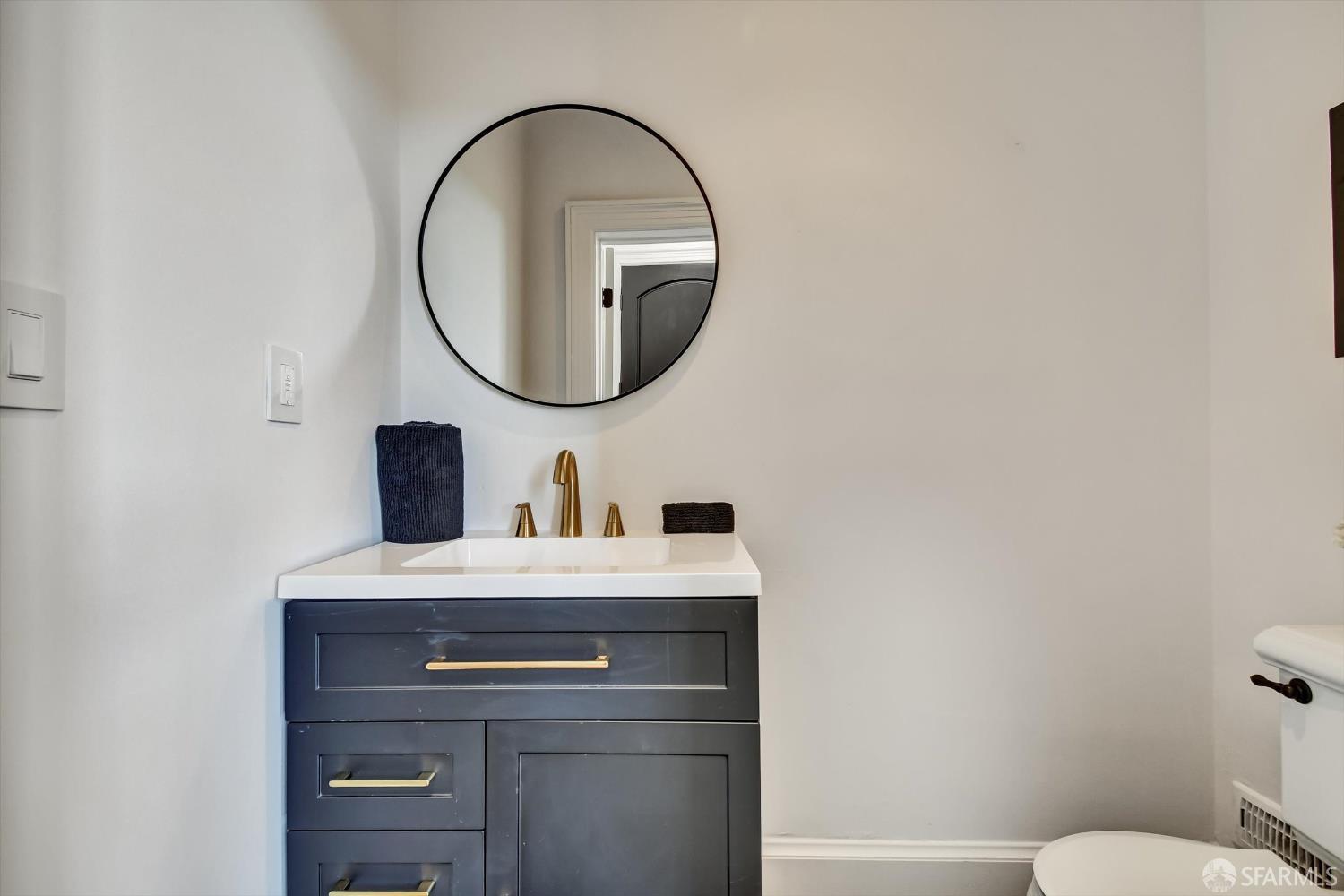 Detail Gallery Image 21 of 53 For 224 Twin Peaks Blvd, San Francisco,  CA 94114 - 3 Beds | 2/1 Baths