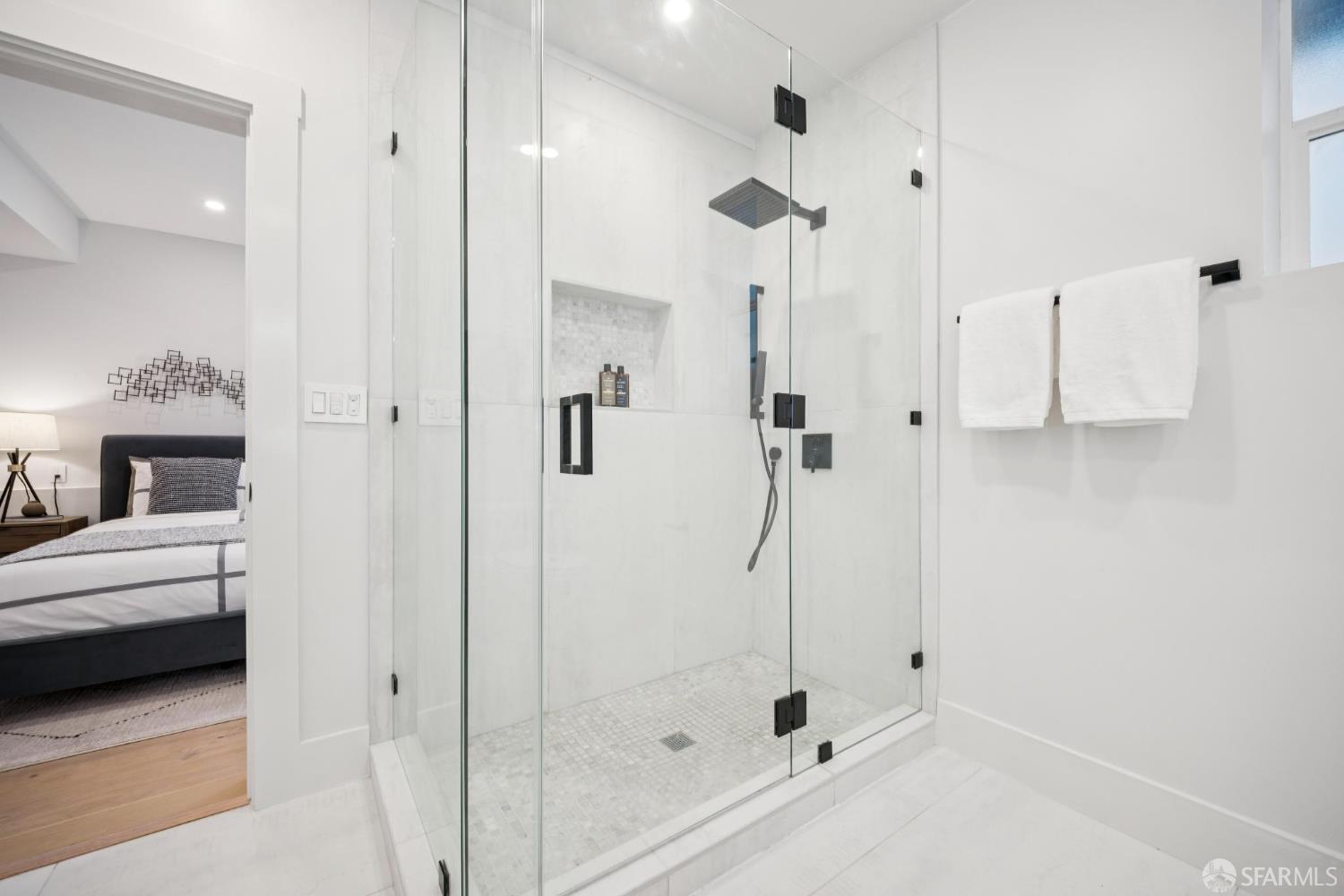 Detail Gallery Image 27 of 33 For 102 Baker St a,  San Francisco,  CA 94117 - 3 Beds | 3/1 Baths