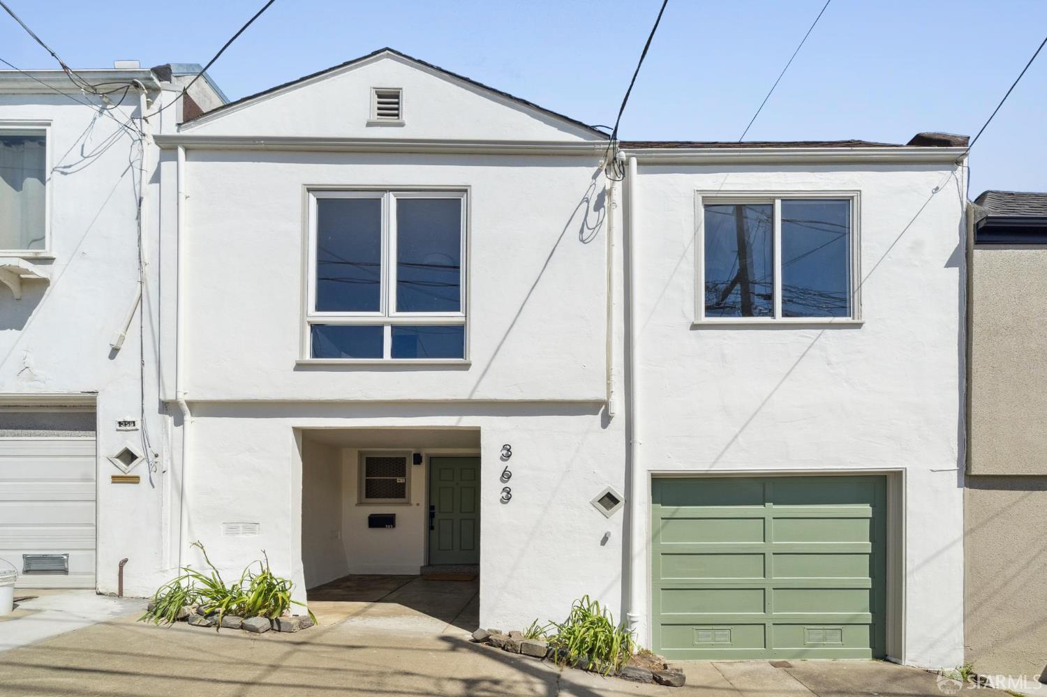 Detail Gallery Image 2 of 54 For 363 Prague St, San Francisco,  CA 94112 - 4 Beds | 2 Baths