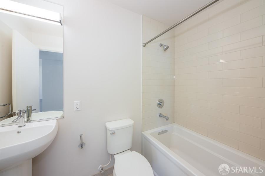 Detail Gallery Image 9 of 34 For 50 Jerrold Ave #304,  San Francisco,  CA 94124 - 2 Beds | 2 Baths