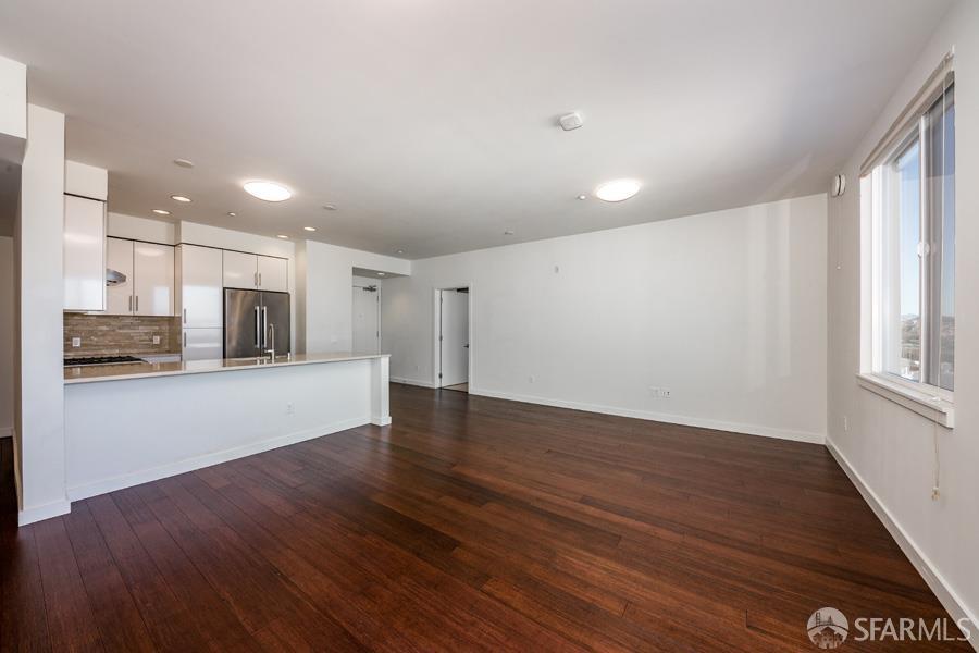 Detail Gallery Image 4 of 34 For 50 Jerrold Ave #304,  San Francisco,  CA 94124 - 2 Beds | 2 Baths