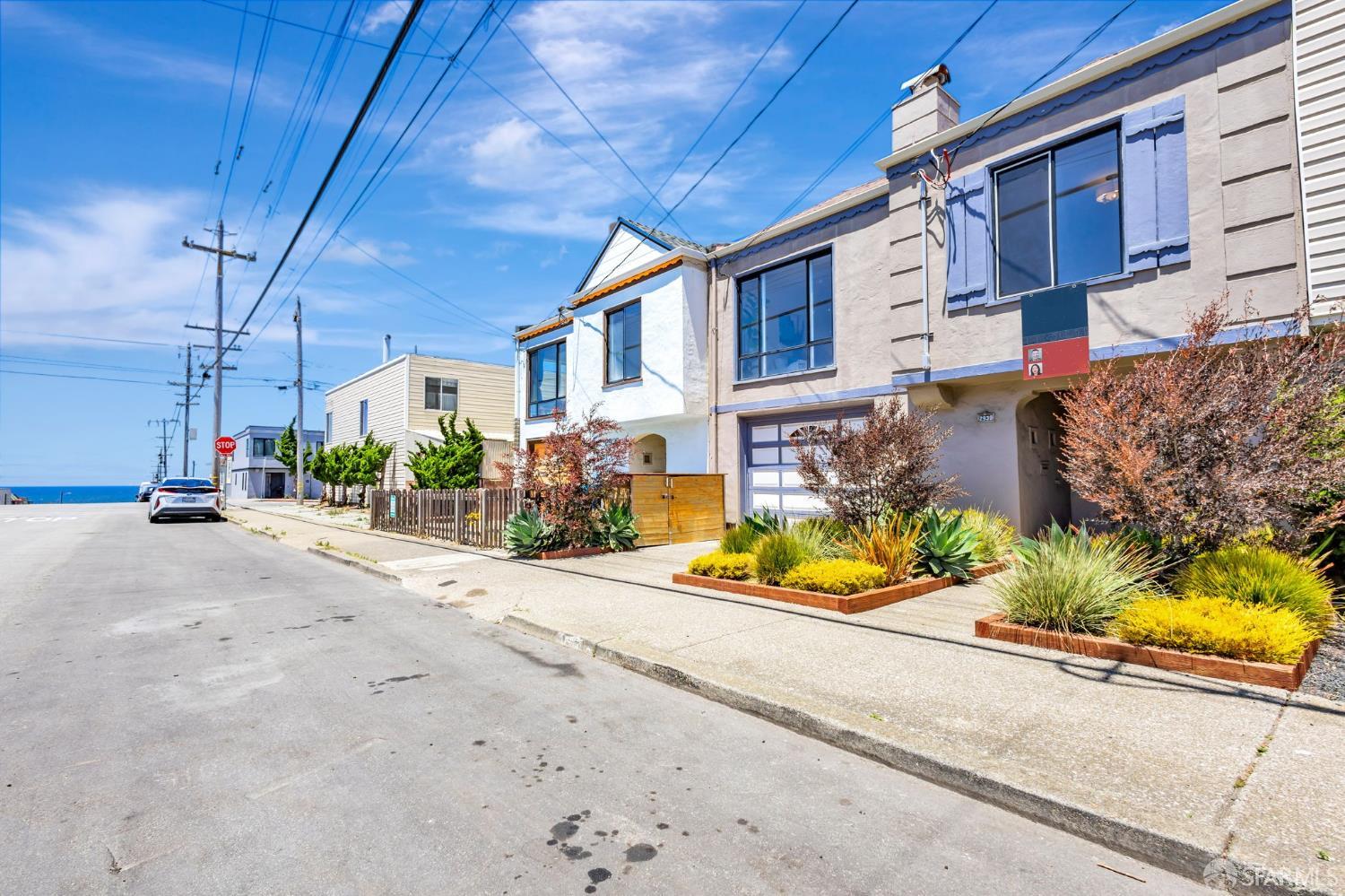 Detail Gallery Image 3 of 42 For 2930 Rivera St, San Francisco,  CA 94116 - 3 Beds | 3 Baths