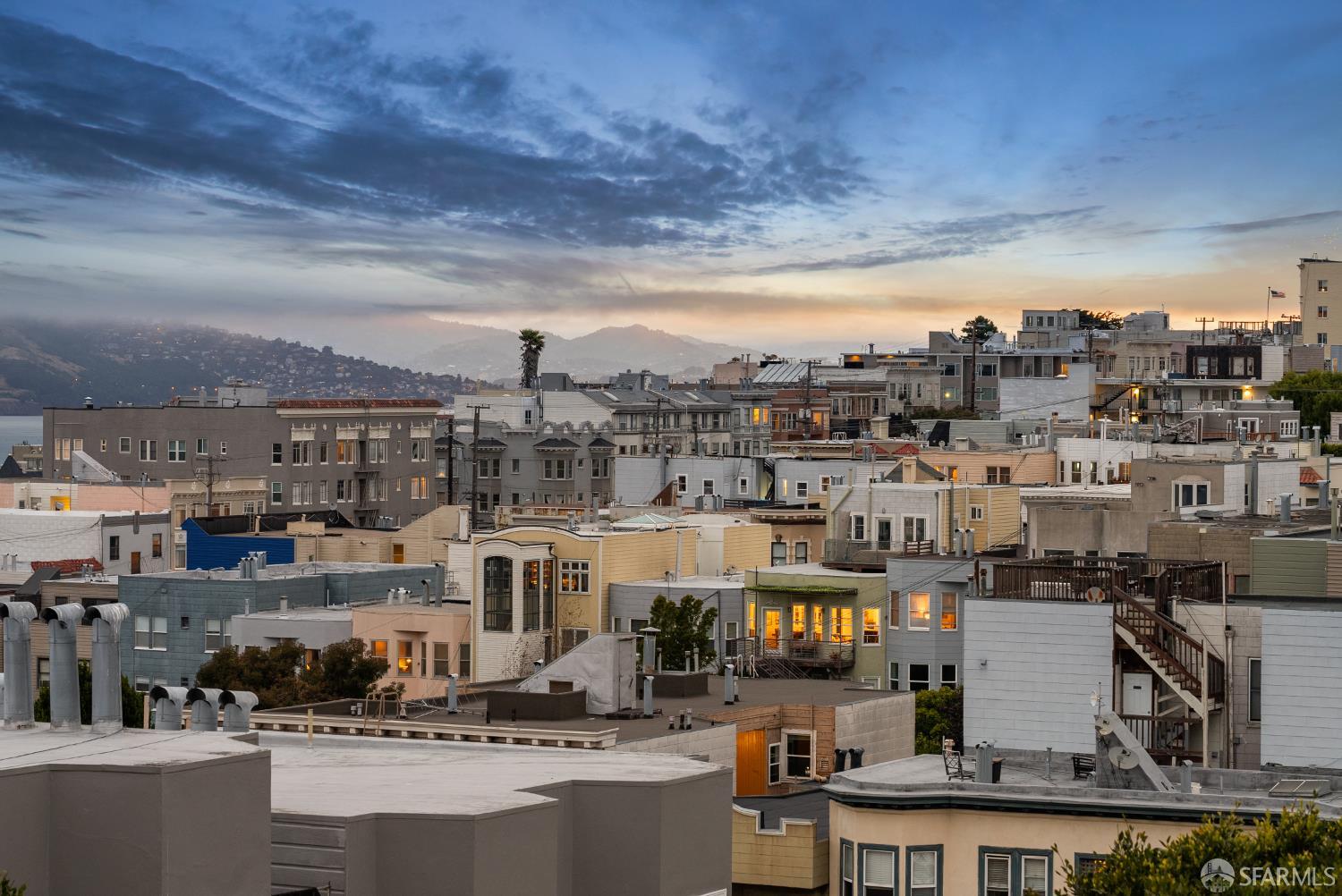 Detail Gallery Image 9 of 51 For 1396 Pacific Ave, San Francisco,  CA 94123 - 3 Beds | 2 Baths