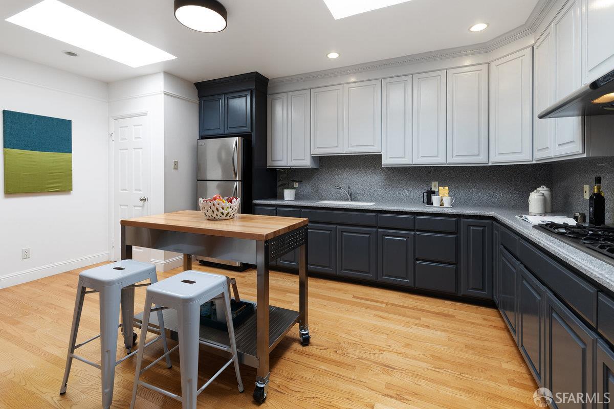 Detail Gallery Image 8 of 31 For 1751 25th Ave, San Francisco,  CA 94122 - 3 Beds | 2 Baths
