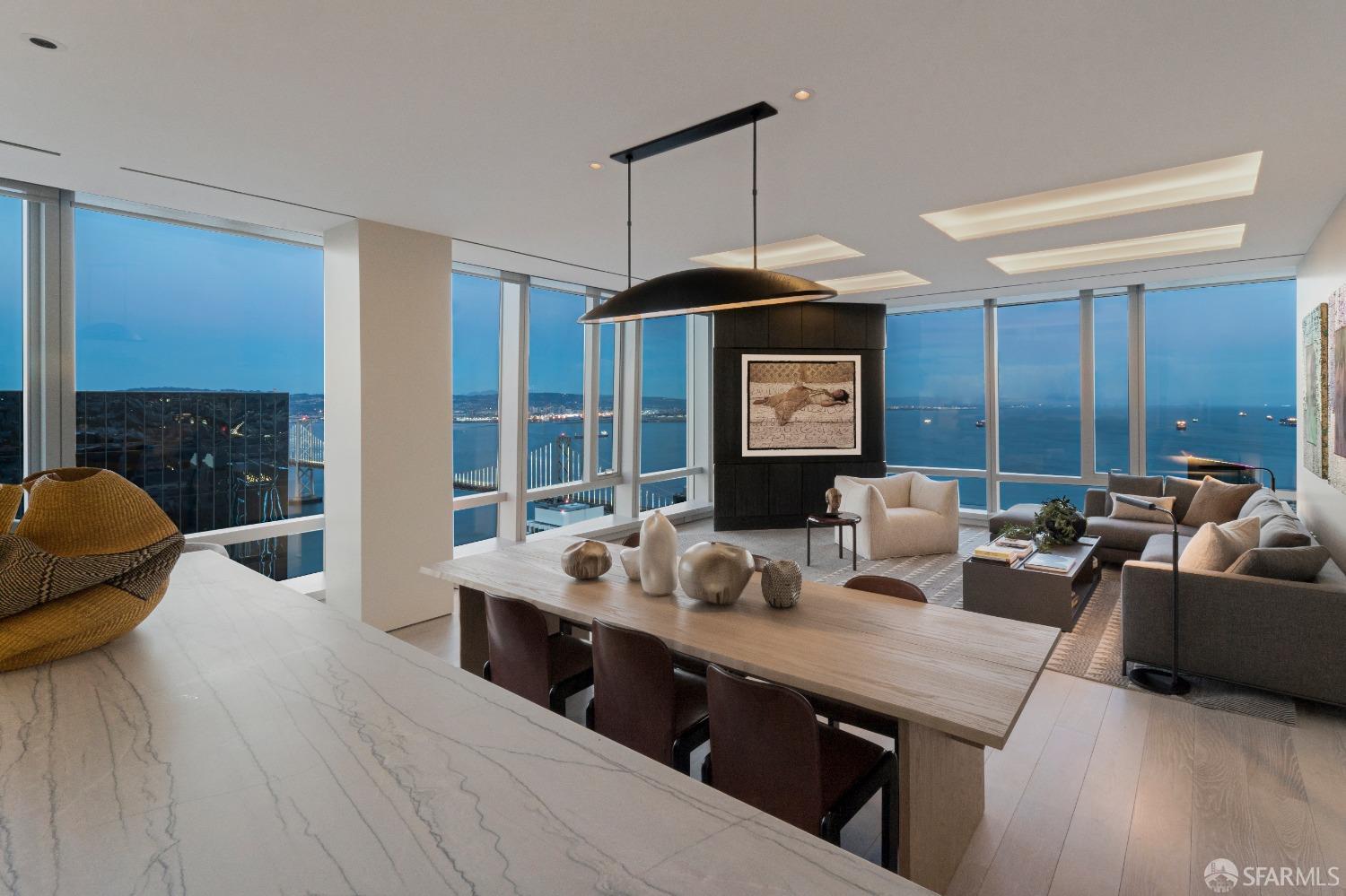 Photo #2: 425056013 Listing 