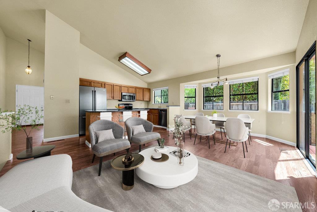 Detail Gallery Image 14 of 69 For 23599 Matthew Ct, Hayward,  CA 94541 - 3 Beds | 3 Baths