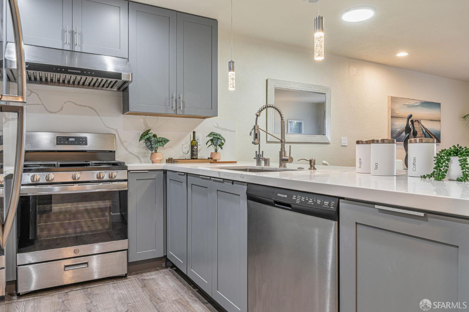 Detail Gallery Image 3 of 36 For 1396 El Camino Real #110,  Millbrae,  CA 94030 - 2 Beds | 2 Baths