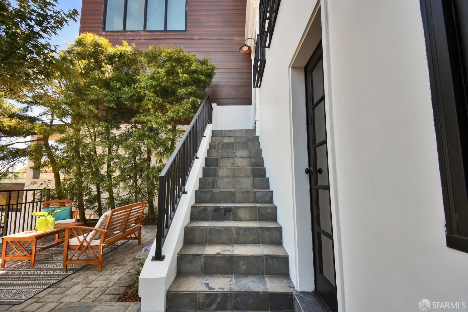 Detail Gallery Image 5 of 53 For 224 Twin Peaks Blvd, San Francisco,  CA 94114 - 3 Beds | 2/1 Baths