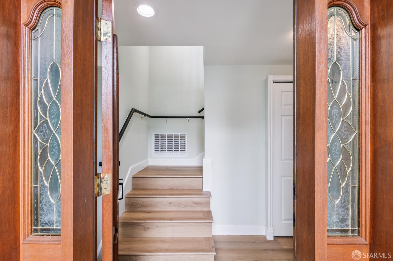 Detail Gallery Image 10 of 98 For 276 Seneca Ave, San Francisco,  CA 94112 - 5 Beds | 5 Baths