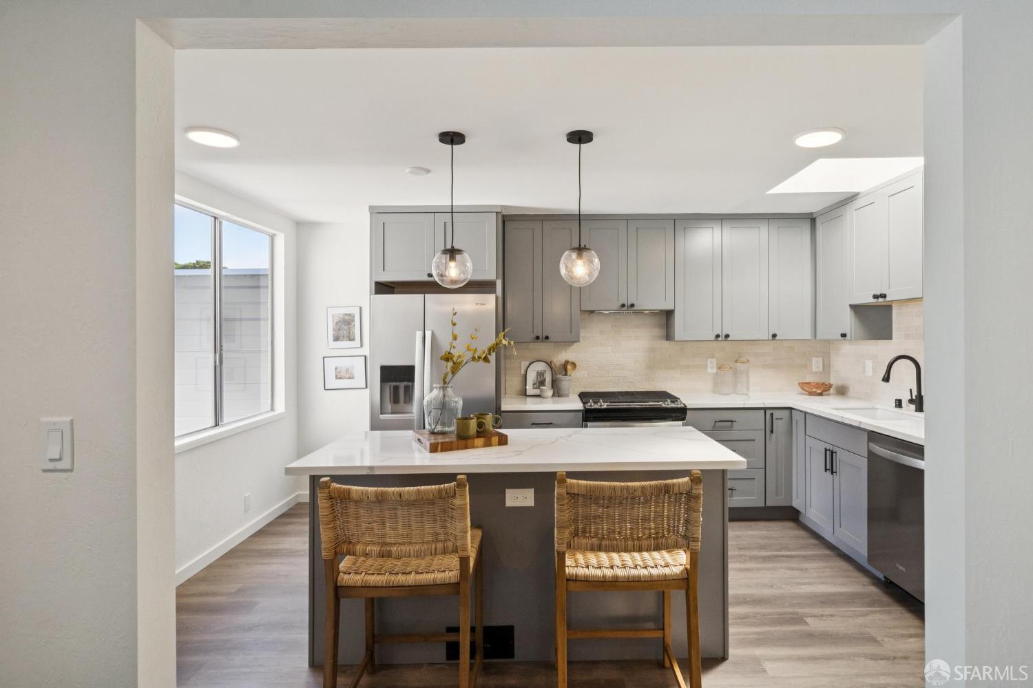 Detail Gallery Image 14 of 54 For 363 Prague St, San Francisco,  CA 94112 - 4 Beds | 2 Baths