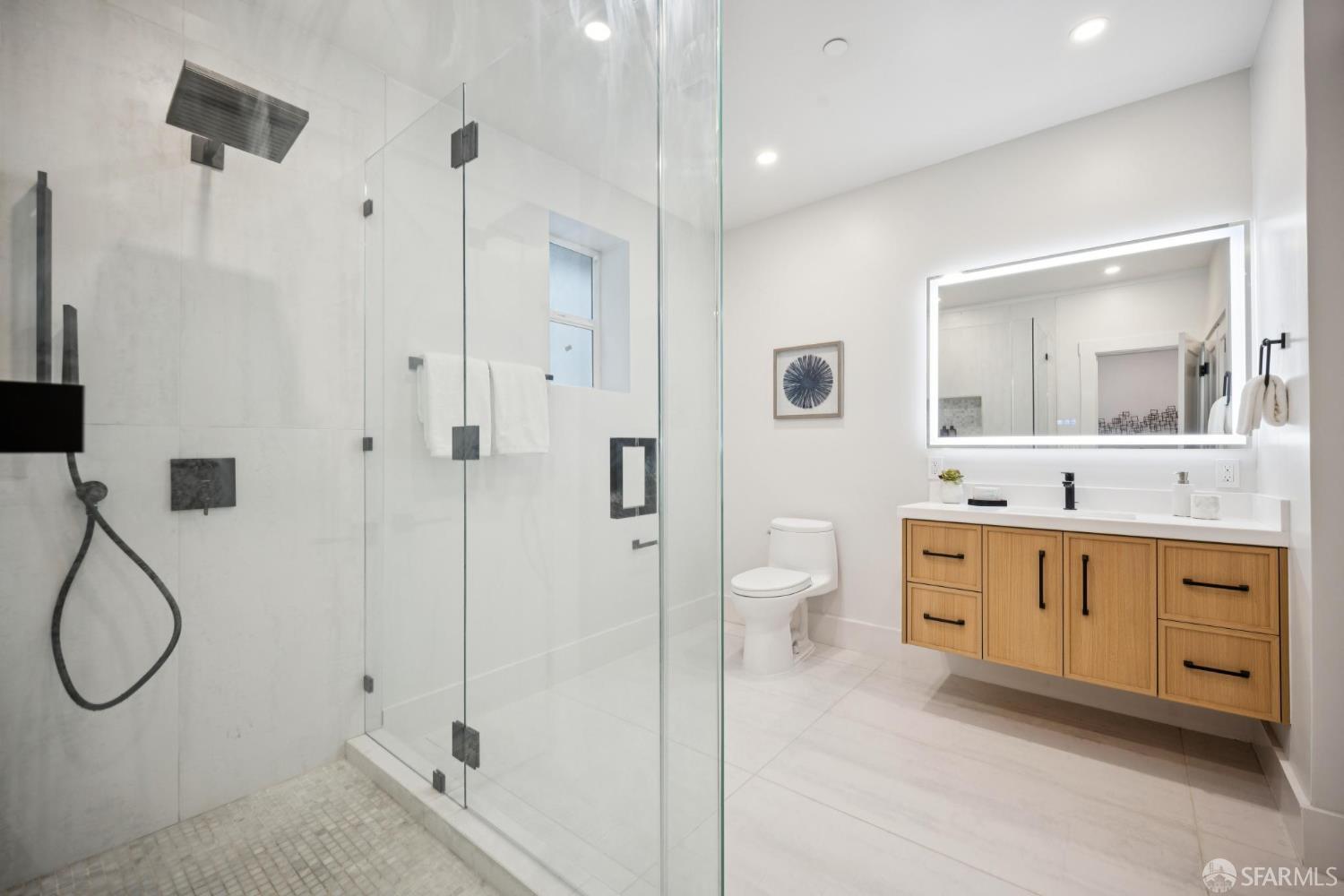 Detail Gallery Image 25 of 33 For 102 Baker St a,  San Francisco,  CA 94117 - 3 Beds | 3/1 Baths