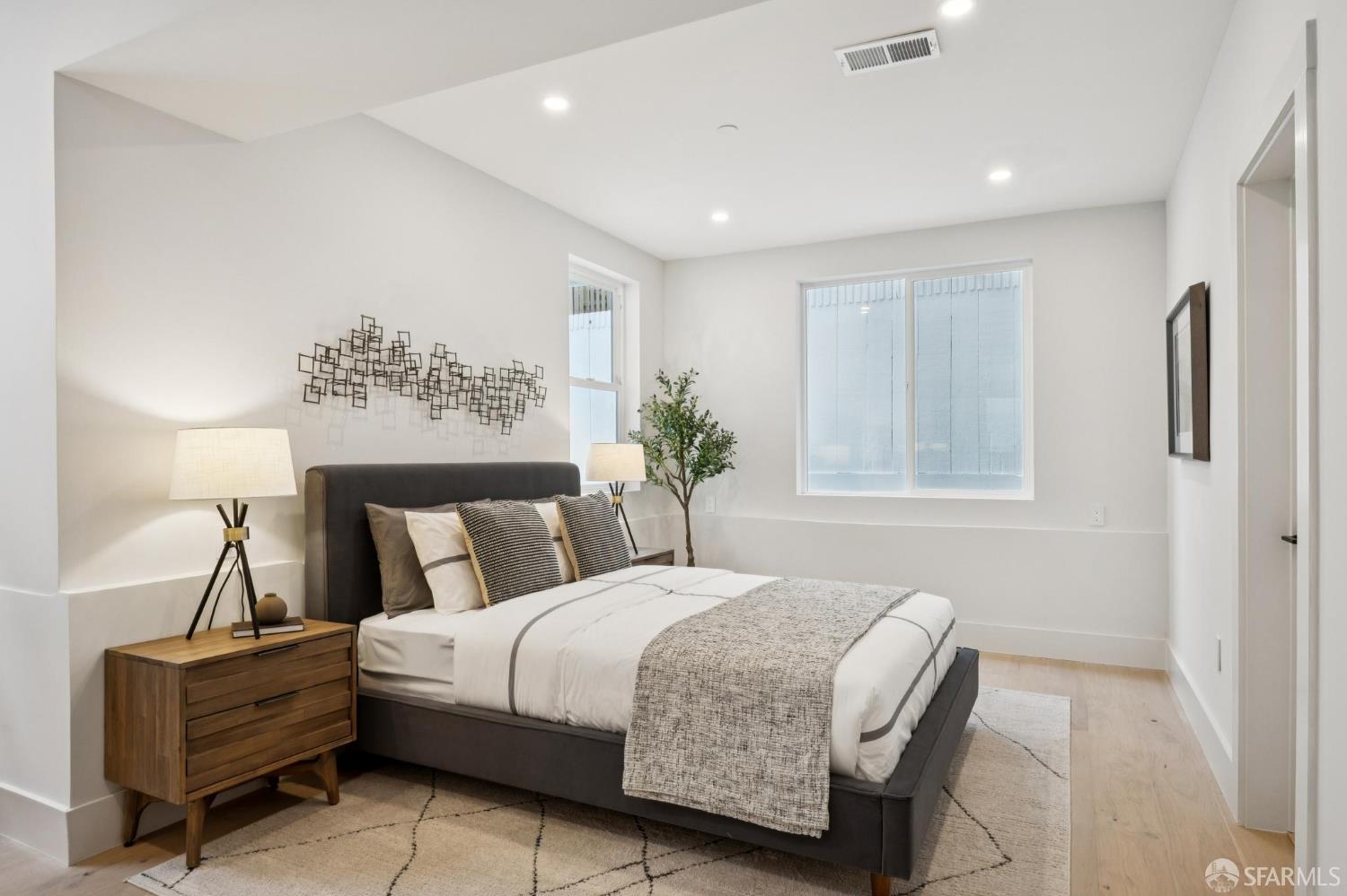 Detail Gallery Image 20 of 33 For 102 Baker St a,  San Francisco,  CA 94117 - 3 Beds | 3/1 Baths