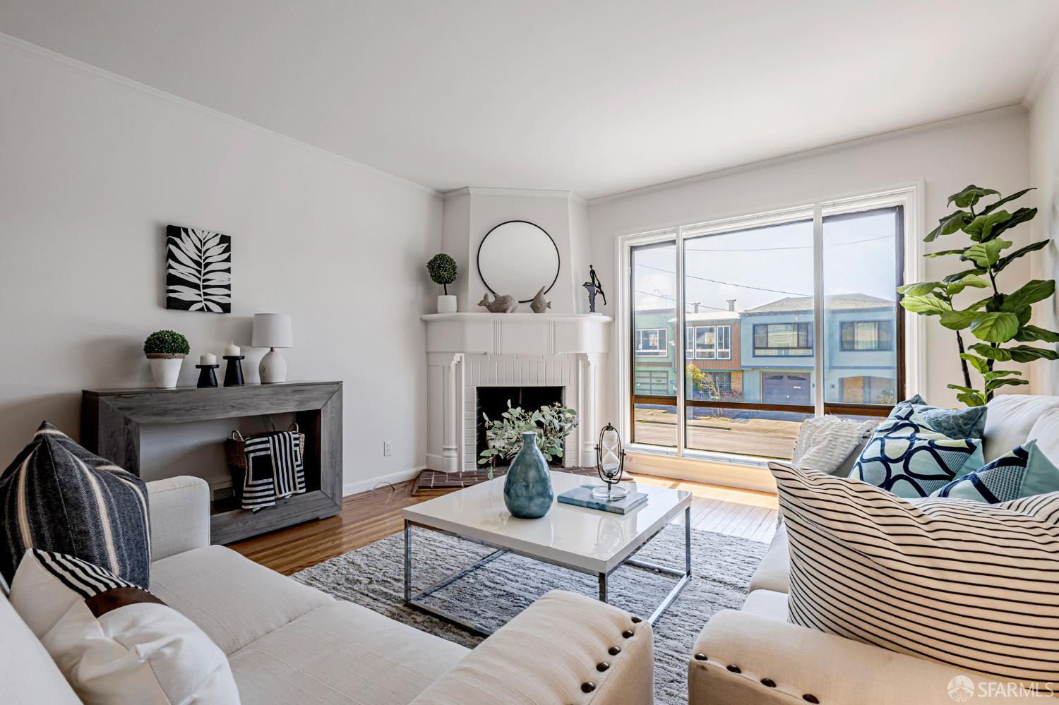 Detail Gallery Image 5 of 42 For 2930 Rivera St, San Francisco,  CA 94116 - 3 Beds | 3 Baths