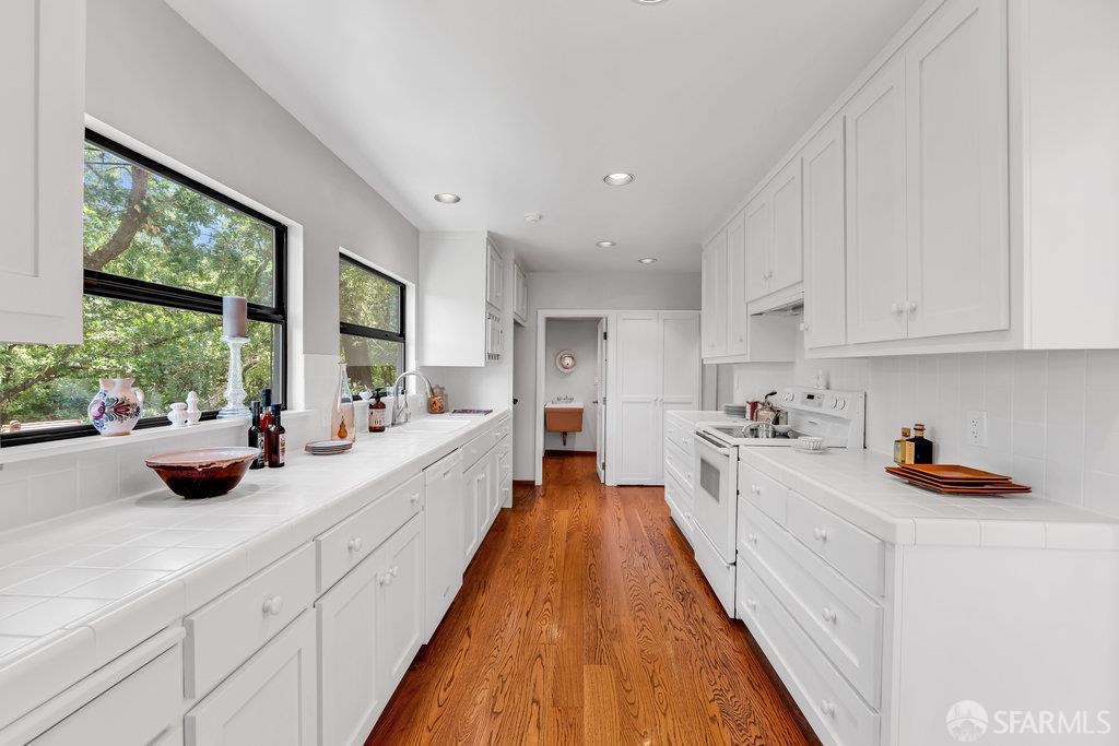 Detail Gallery Image 27 of 95 For 35 Ardilla Rd, Orinda,  CA 94563 - 4 Beds | 4 Baths