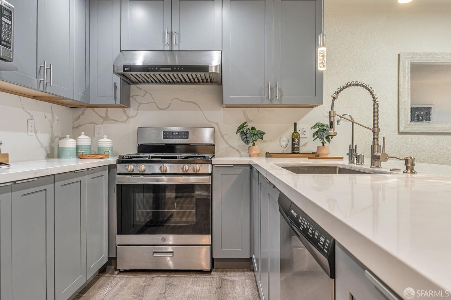 Detail Gallery Image 2 of 36 For 1396 El Camino Real #110,  Millbrae,  CA 94030 - 2 Beds | 2 Baths