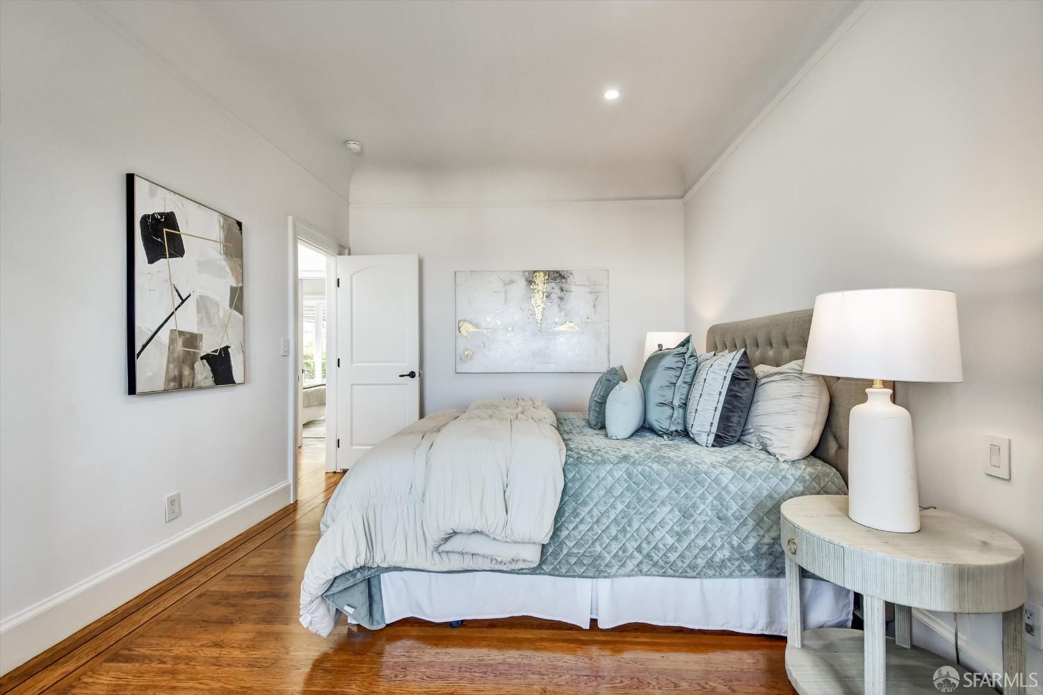 Detail Gallery Image 27 of 53 For 224 Twin Peaks Blvd, San Francisco,  CA 94114 - 3 Beds | 2/1 Baths
