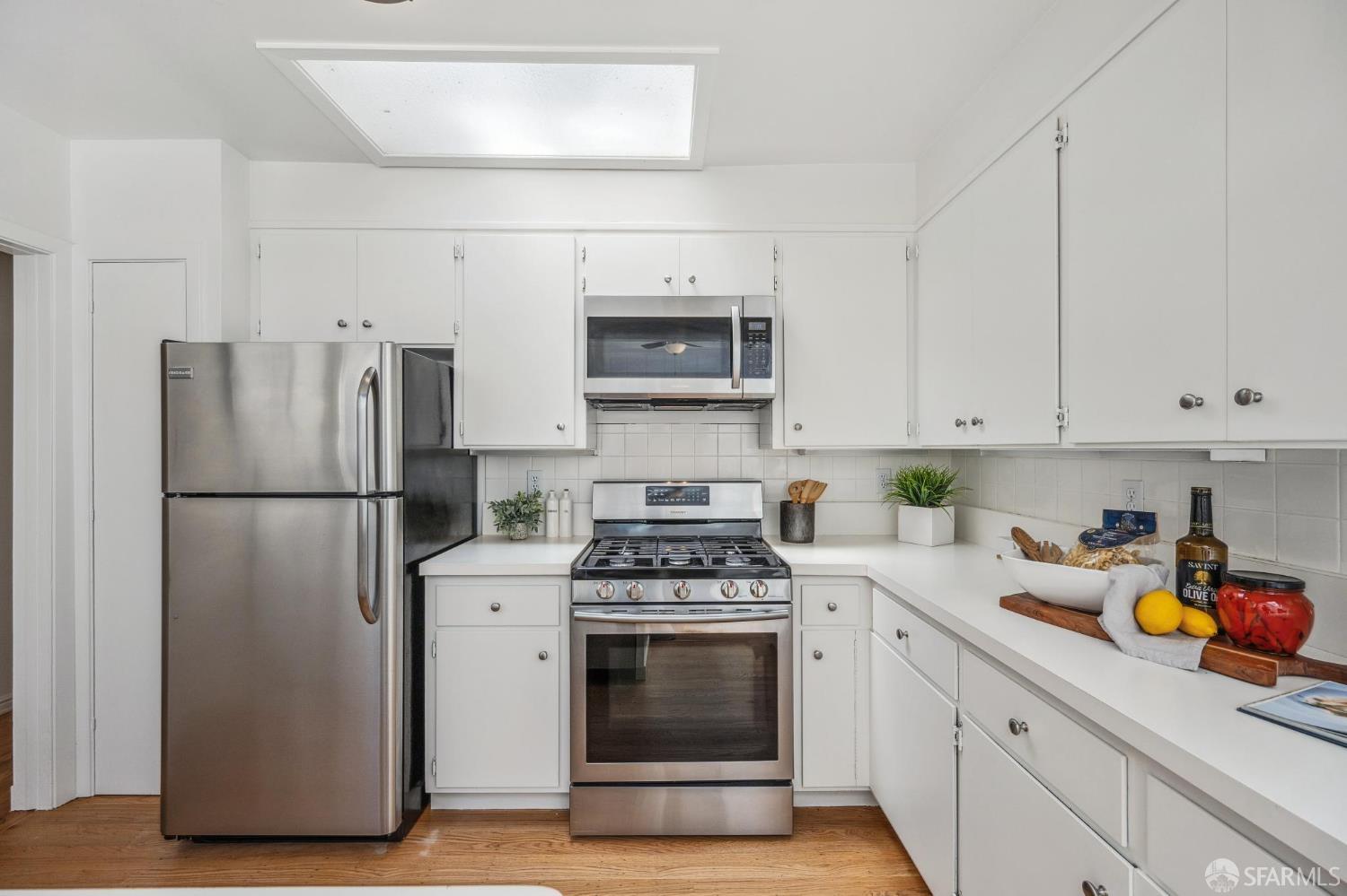 Detail Gallery Image 21 of 66 For 25 Roselyn Ter, San Francisco,  CA 94118 - 3 Beds | 2 Baths