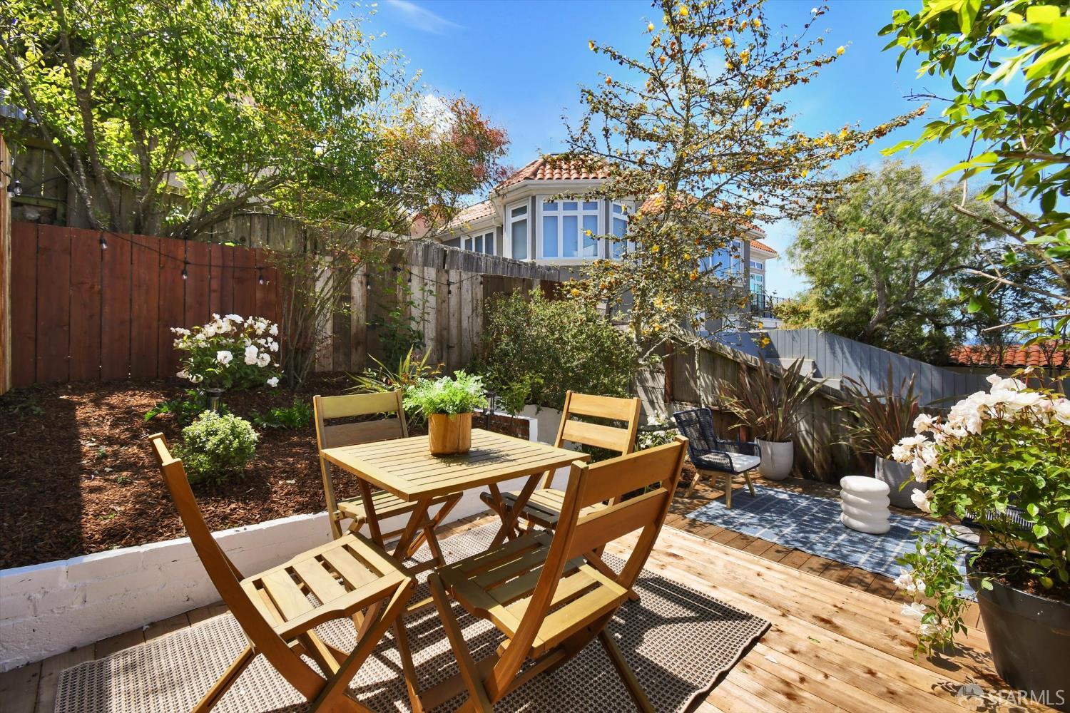 Detail Gallery Image 42 of 53 For 224 Twin Peaks Blvd, San Francisco,  CA 94114 - 3 Beds | 2/1 Baths