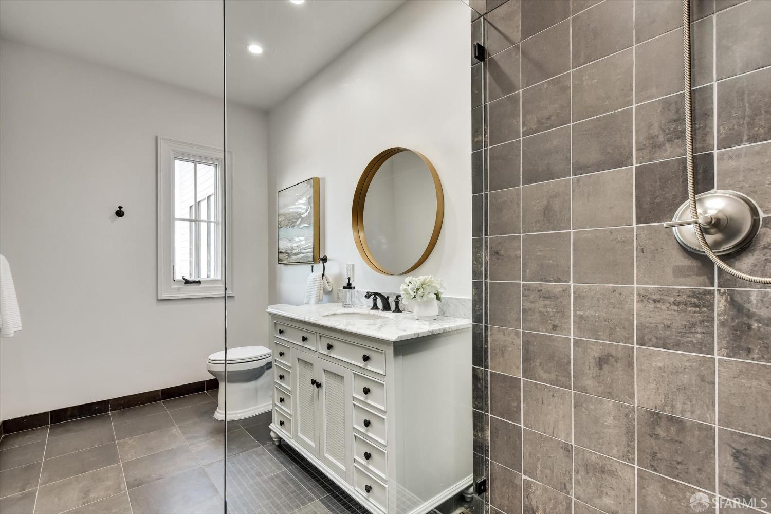 Detail Gallery Image 30 of 53 For 224 Twin Peaks Blvd, San Francisco,  CA 94114 - 3 Beds | 2/1 Baths