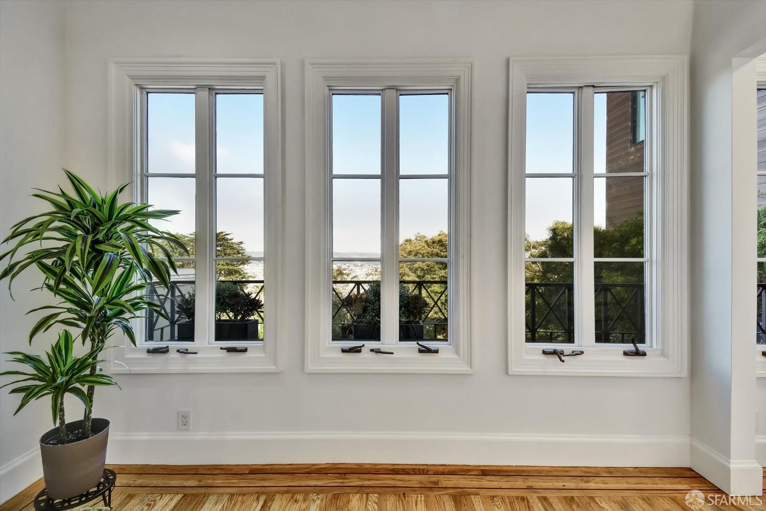 Detail Gallery Image 10 of 53 For 224 Twin Peaks Blvd, San Francisco,  CA 94114 - 3 Beds | 2/1 Baths