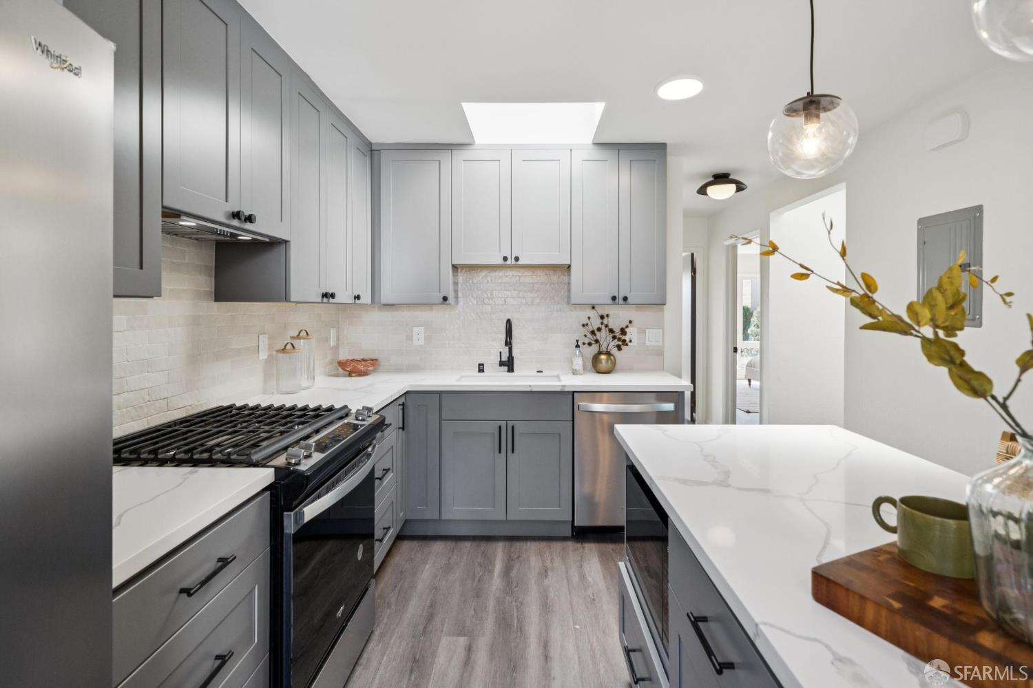 Detail Gallery Image 11 of 54 For 363 Prague St, San Francisco,  CA 94112 - 4 Beds | 2 Baths