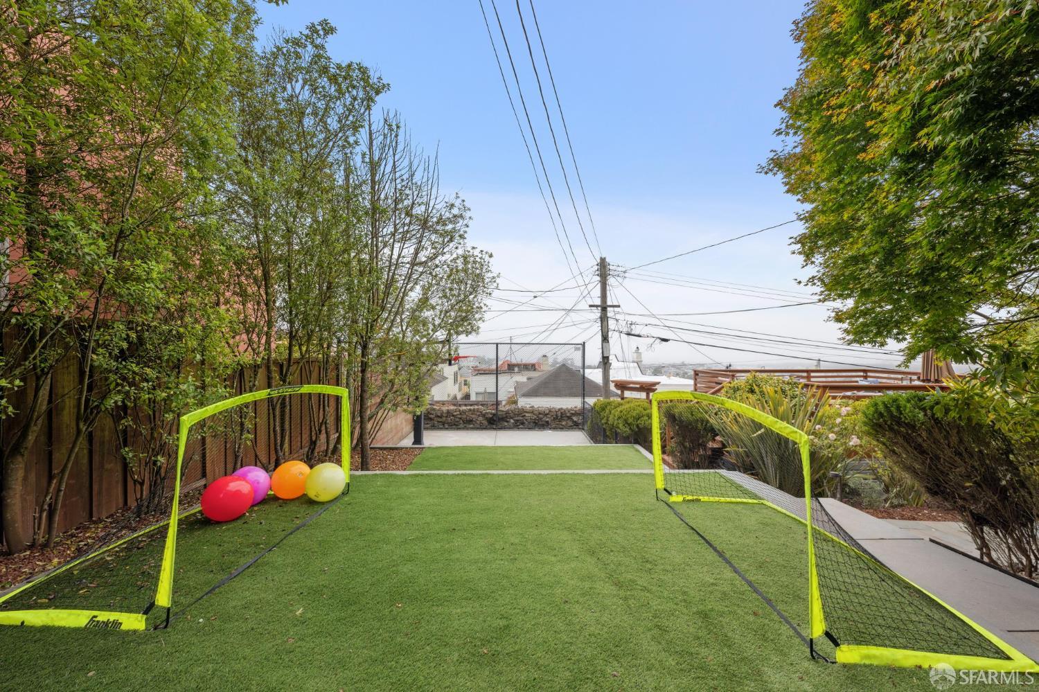 Detail Gallery Image 76 of 96 For 1983 15th Ave, San Francisco,  CA 94116 - 5 Beds | 4/1 Baths