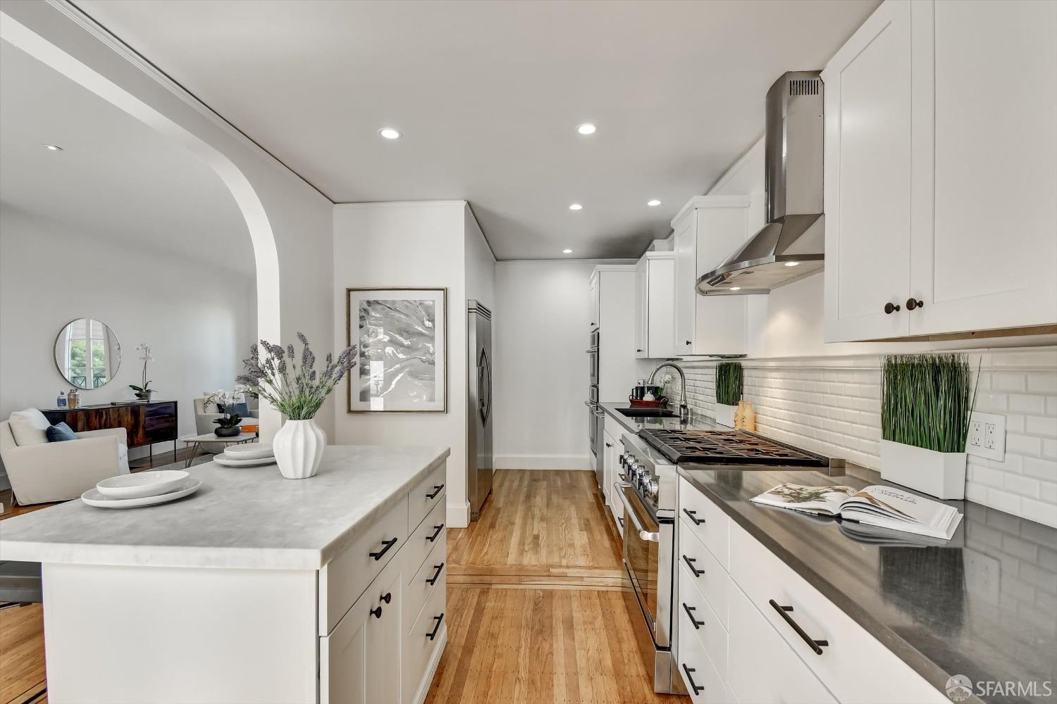 Detail Gallery Image 18 of 53 For 224 Twin Peaks Blvd, San Francisco,  CA 94114 - 3 Beds | 2/1 Baths