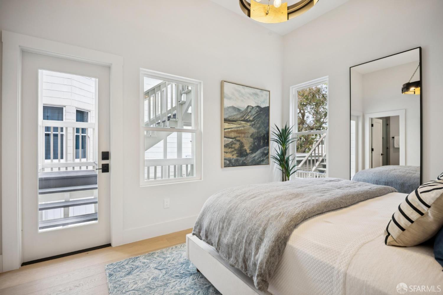 Detail Gallery Image 16 of 33 For 102 Baker St a,  San Francisco,  CA 94117 - 3 Beds | 3/1 Baths
